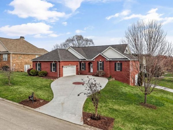 1706 Inverness Drive, Maryville, TN 37801