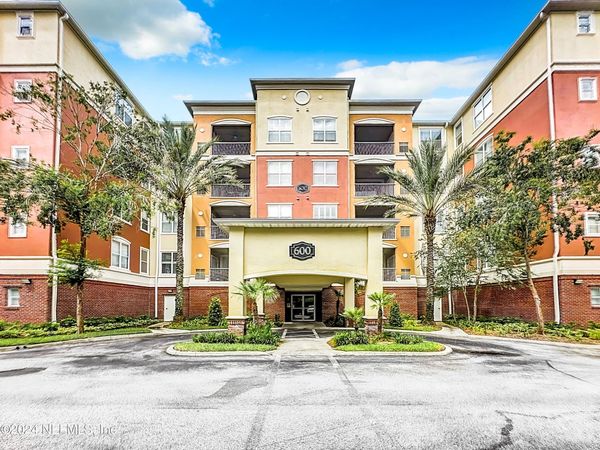 4480 DEERWOOD LAKE Parkway, Unit 621, Jacksonville, FL 32216