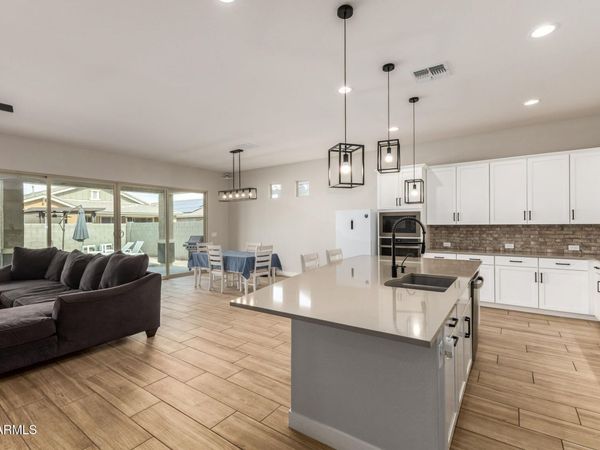 16064 W MONTANA DE ORO Drive, Surprise, AZ 85387