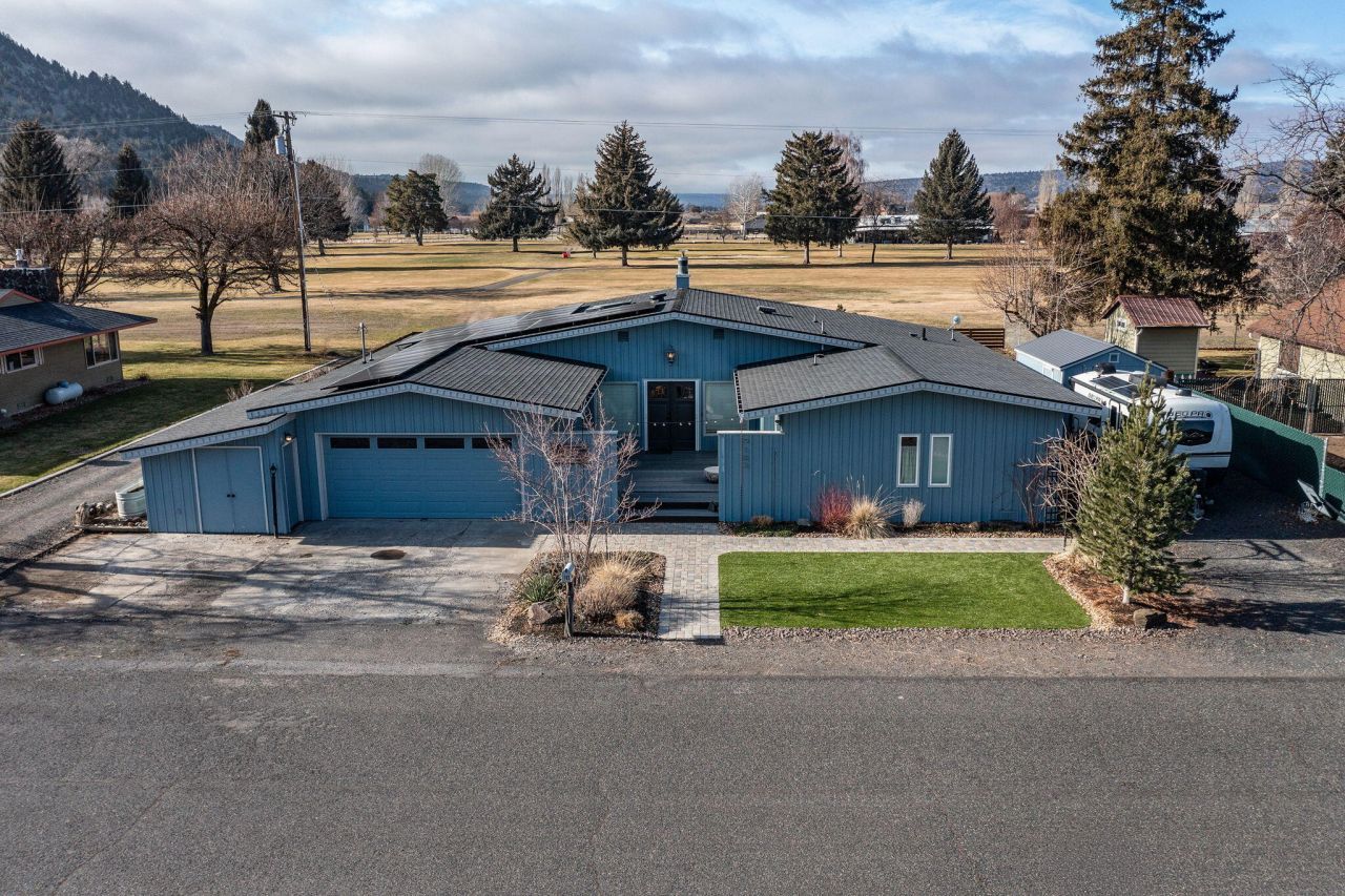 183 NE Marmot Lane, Prineville, OR 97754 Main Photo