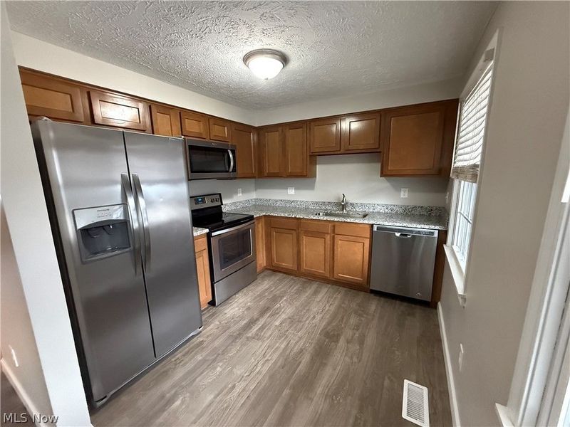 7415 N Chestnut Commons Drive , Mentor, OH 44060 Photo 2