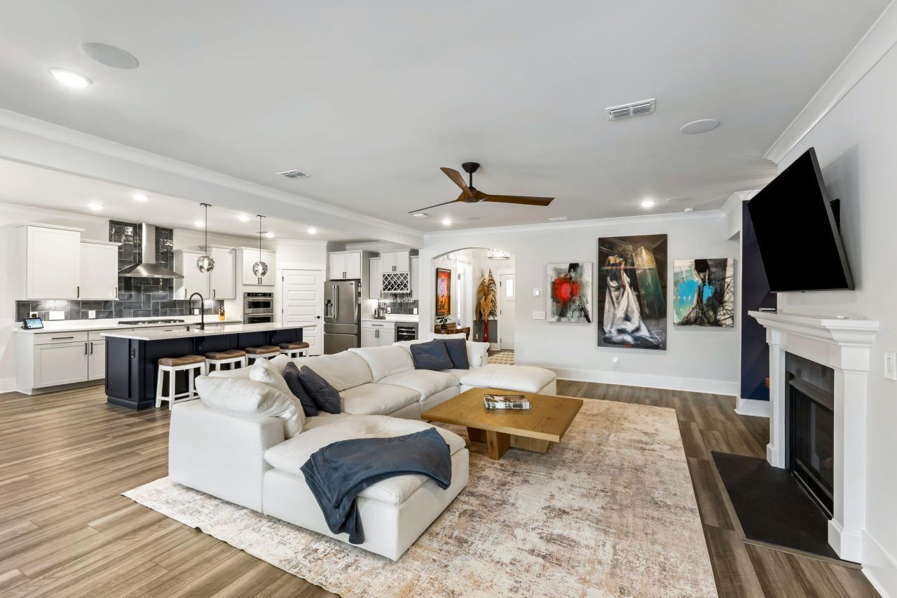 4345 Hugh Bennett Drive Photo 8