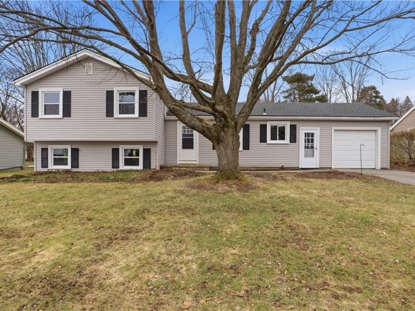 36 Yellowstone Drive, West Henrietta, NY 14586