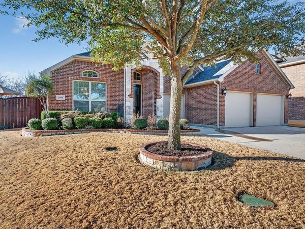 2931 Trail Lake Drive, Grand Prairie, TX 75054
