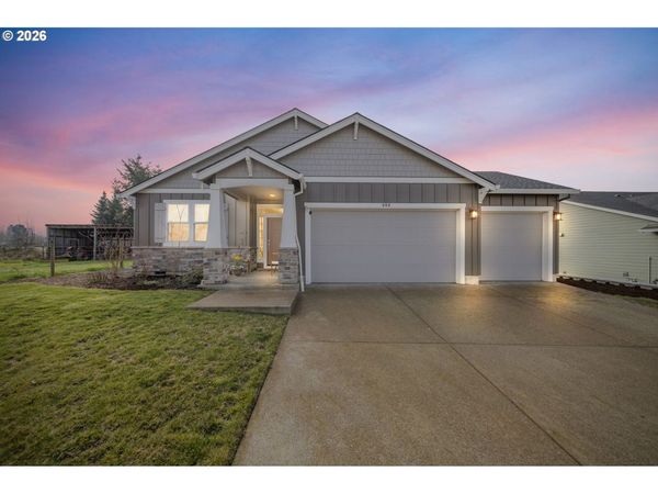 900 MARIE ST, Mt. Angel, OR 97362