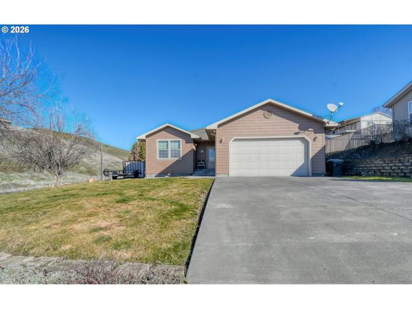 2175 NW GILLIAM AVE, Pendleton, OR 97801