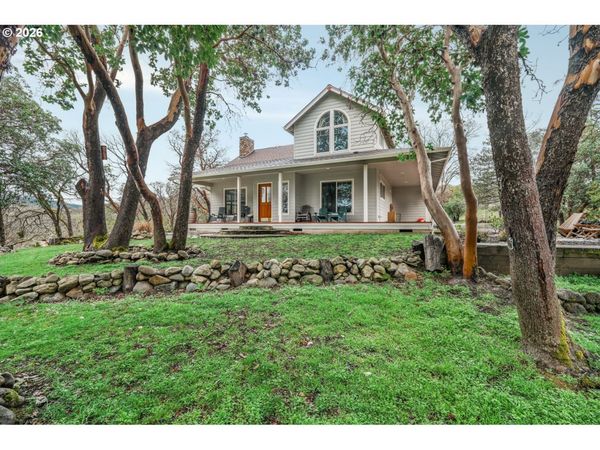 5655 TAMARACK LN, Central Point, OR 97502