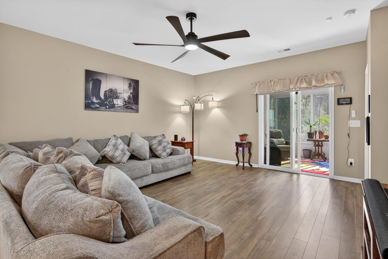 225 Cypress Tree Loop  Photo 4