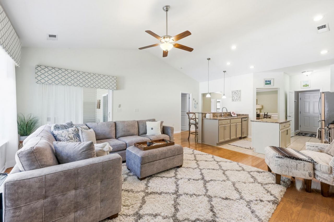 178 Parmelee Dr. Photo 6