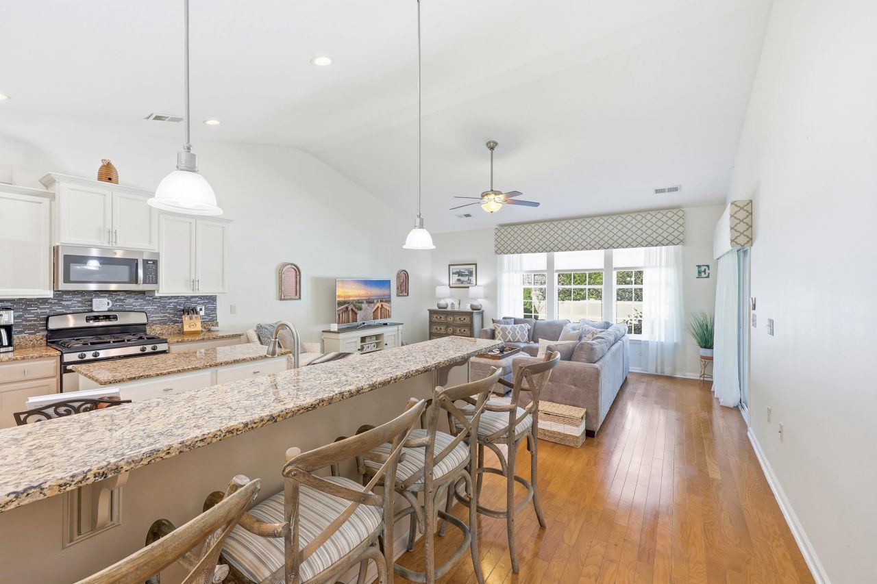 178 Parmelee Dr. Photo 8