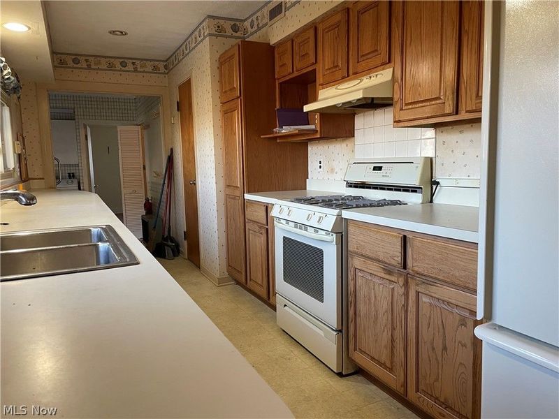 774 Westwood Drive , Painesville, OH 44077 Photo 8