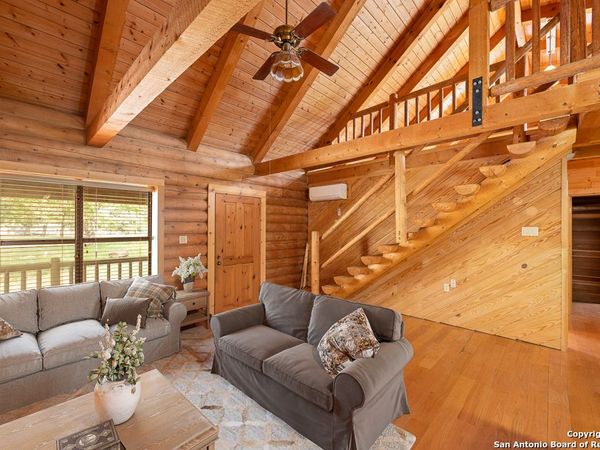 463 woodland, Fredericksburg, TX 78624