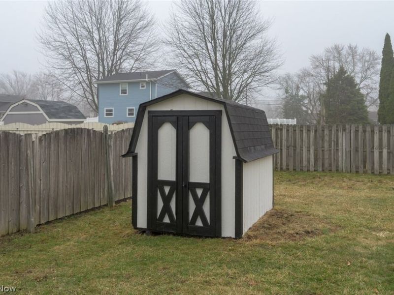 33011 Heartwood Avenue , Avon, OH 44011 Photo 10