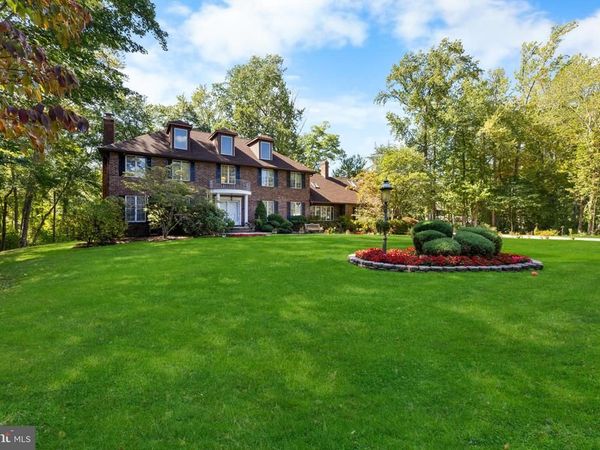 7 HIDDEN SPRINGS LANE, EAST WINDSOR, NJ 08520