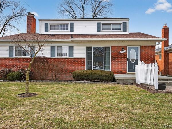 29369 Shackett Avenue, Madison Heights, MI 48071