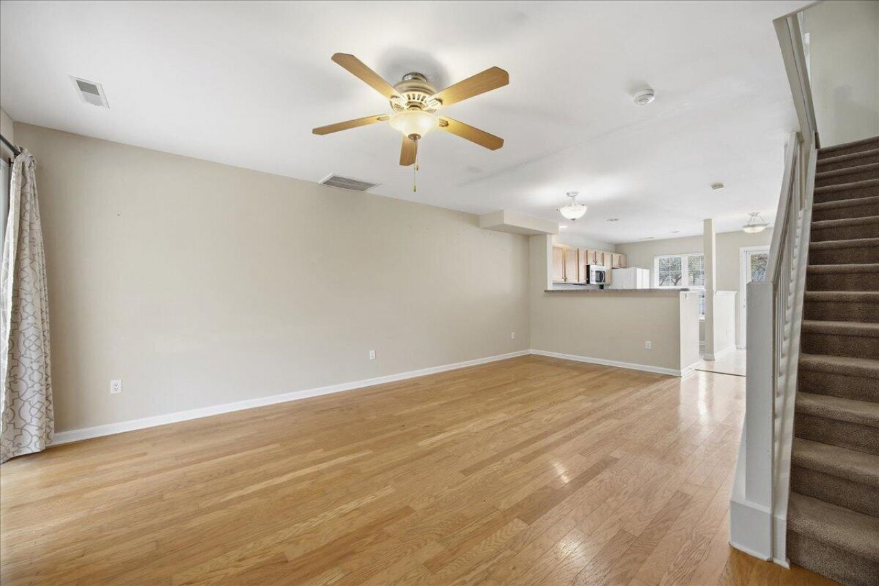 129 Hornby Circle Photo 11