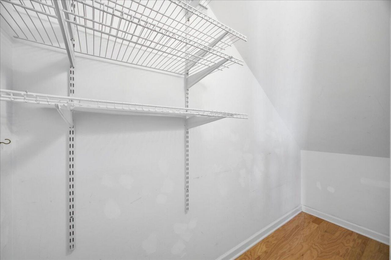 129 Hornby Circle Photo 13