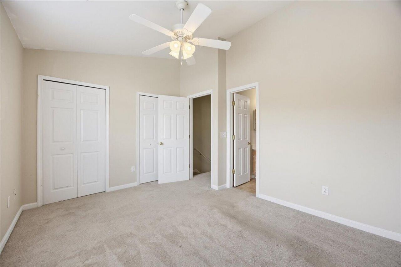 129 Hornby Circle Photo 16