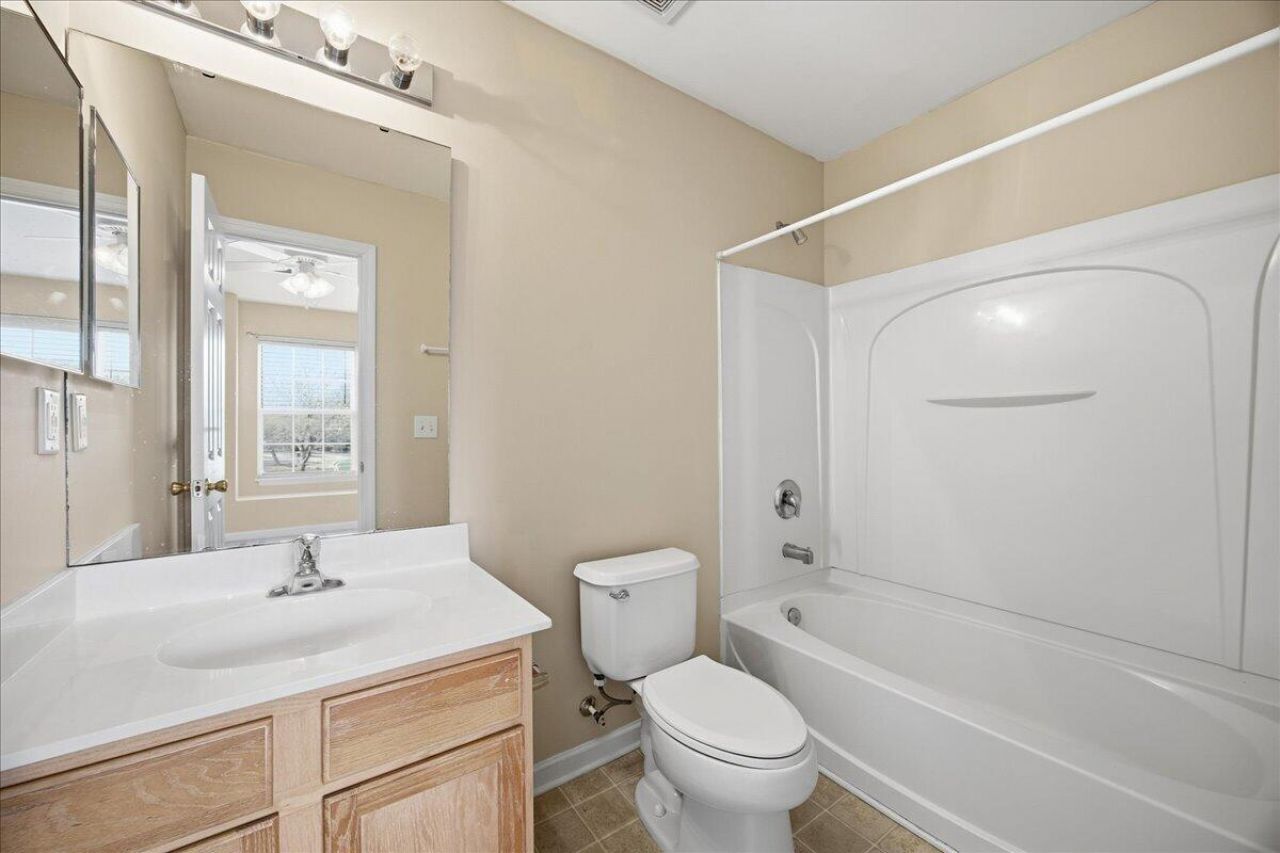 129 Hornby Circle Photo 18