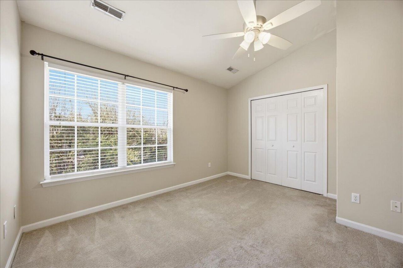 129 Hornby Circle Photo 19