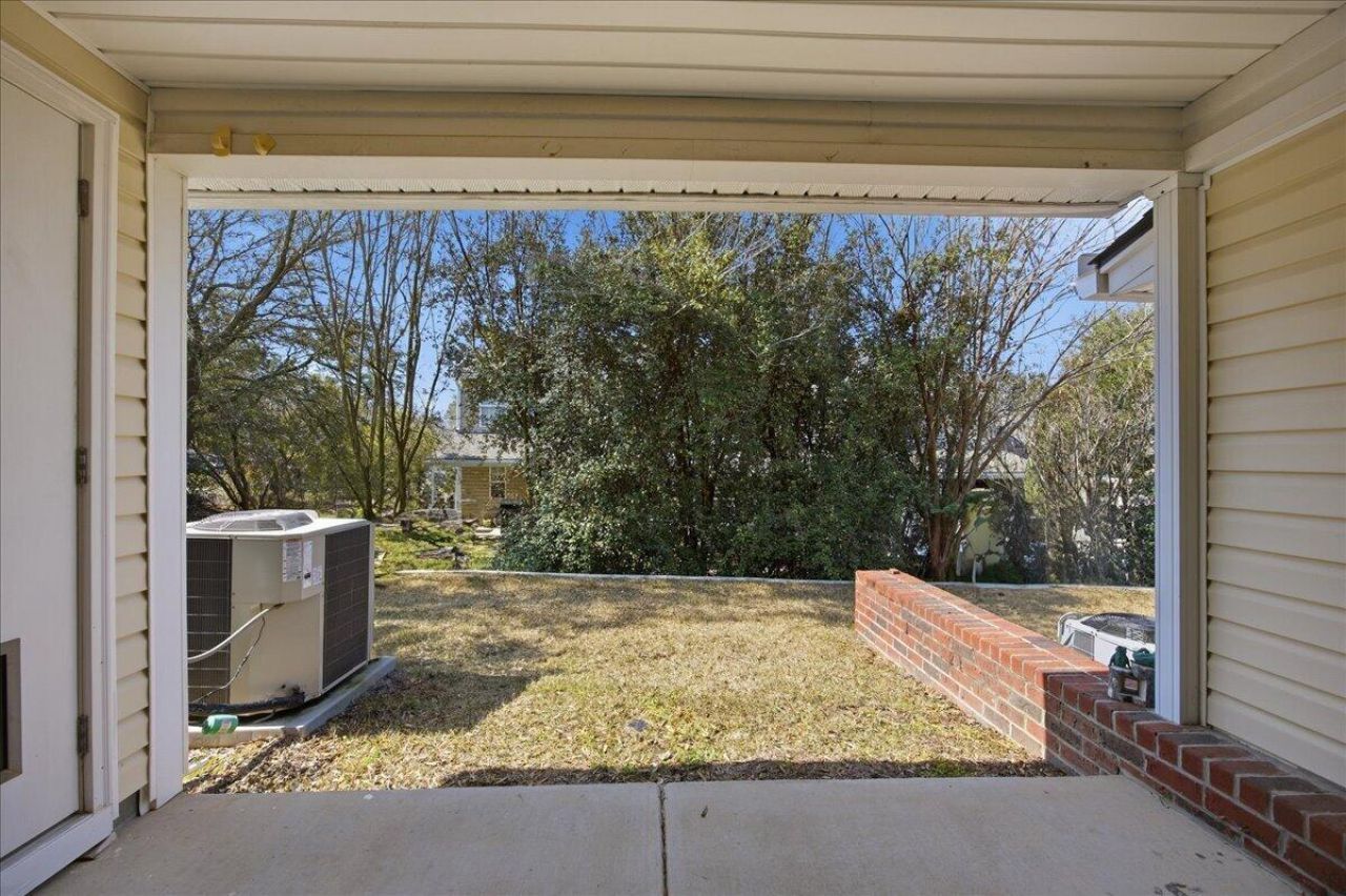 129 Hornby Circle Photo 22