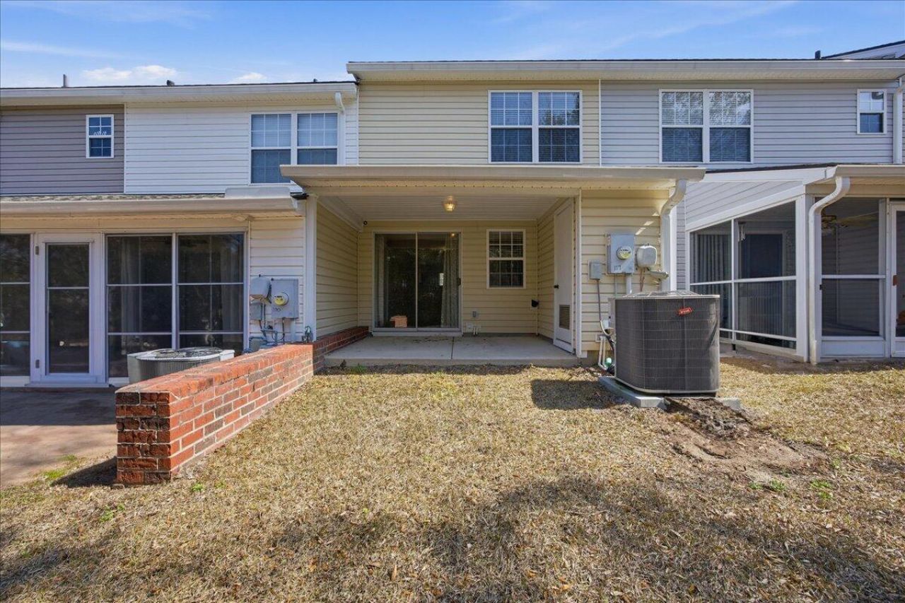 129 Hornby Circle Photo 23