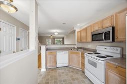 129 Hornby Circle photo 4