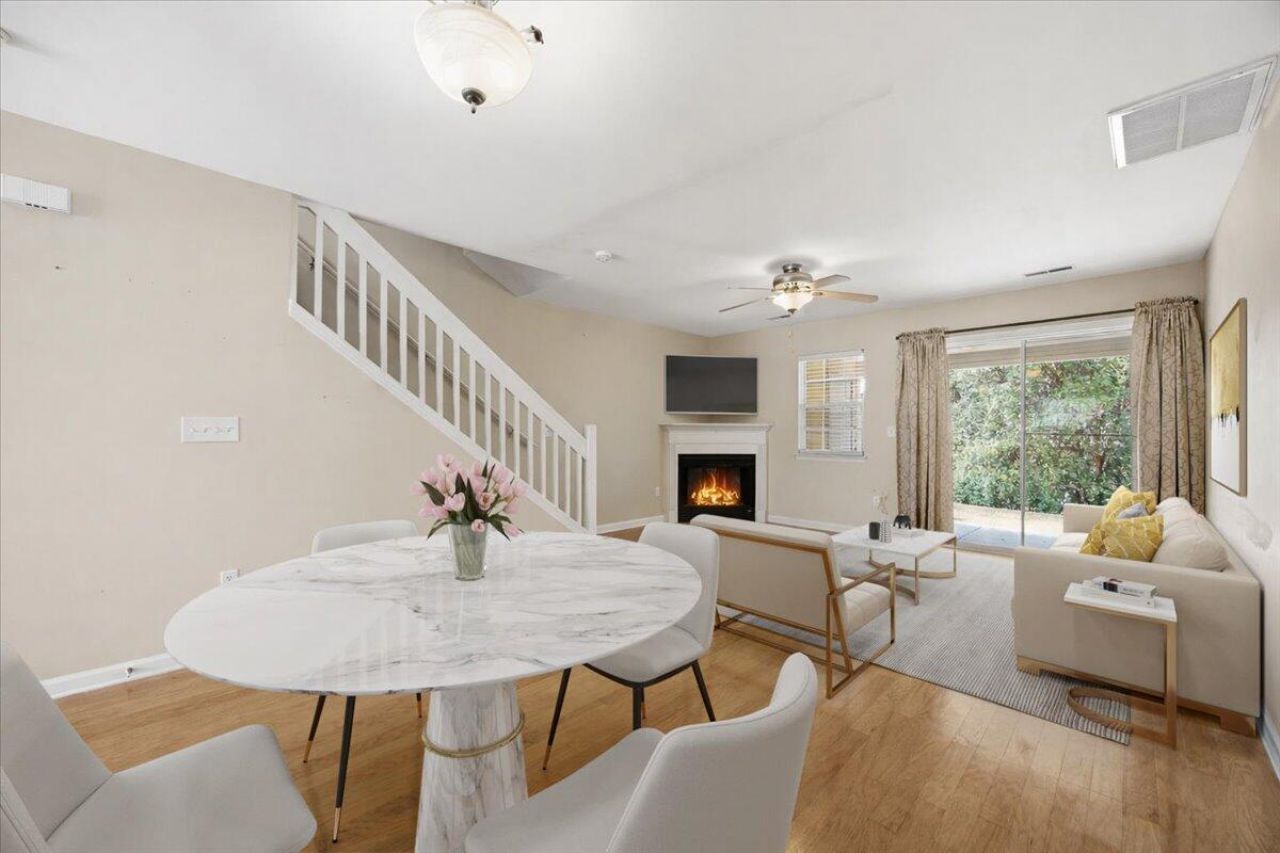 129 Hornby Circle Photo 7