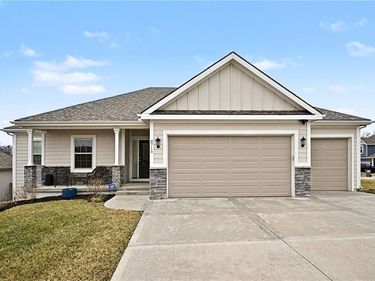 8715 NW 74th Terrace, Kansas City, MO 64152