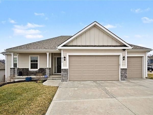 8715 NW 74th Terrace, Kansas City, MO 64152