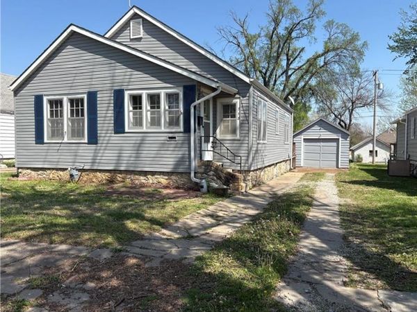 718 S Lafayette Avenue, Chanute, KS 66720