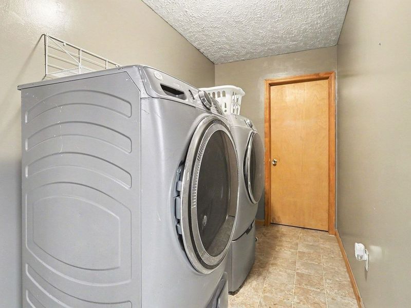 422 Sevilla Drive, Waverly, OH 45690 Photo 11