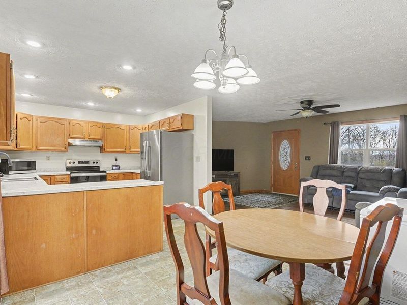 422 Sevilla Drive, Waverly, OH 45690 Photo 7