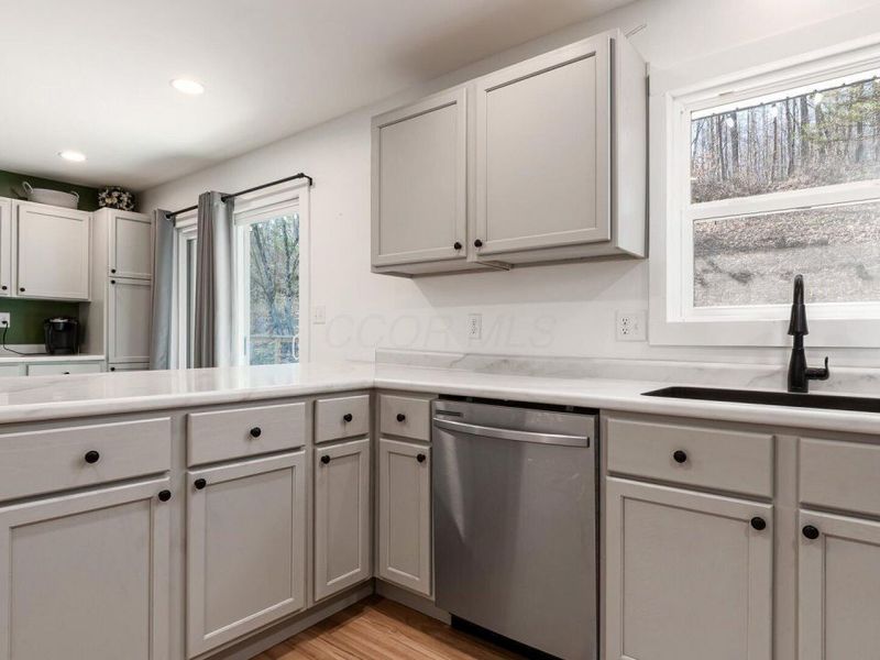 10050 Perryton Road , Frazeysburg, OH 43822 Photo 8