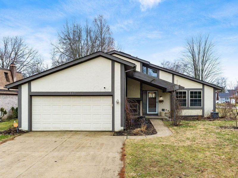 7121 Medallion Court, Reynoldsburg, OH 43068 Photo 1