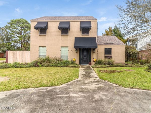 101 Chateau Place , Lafayette, LA 70503