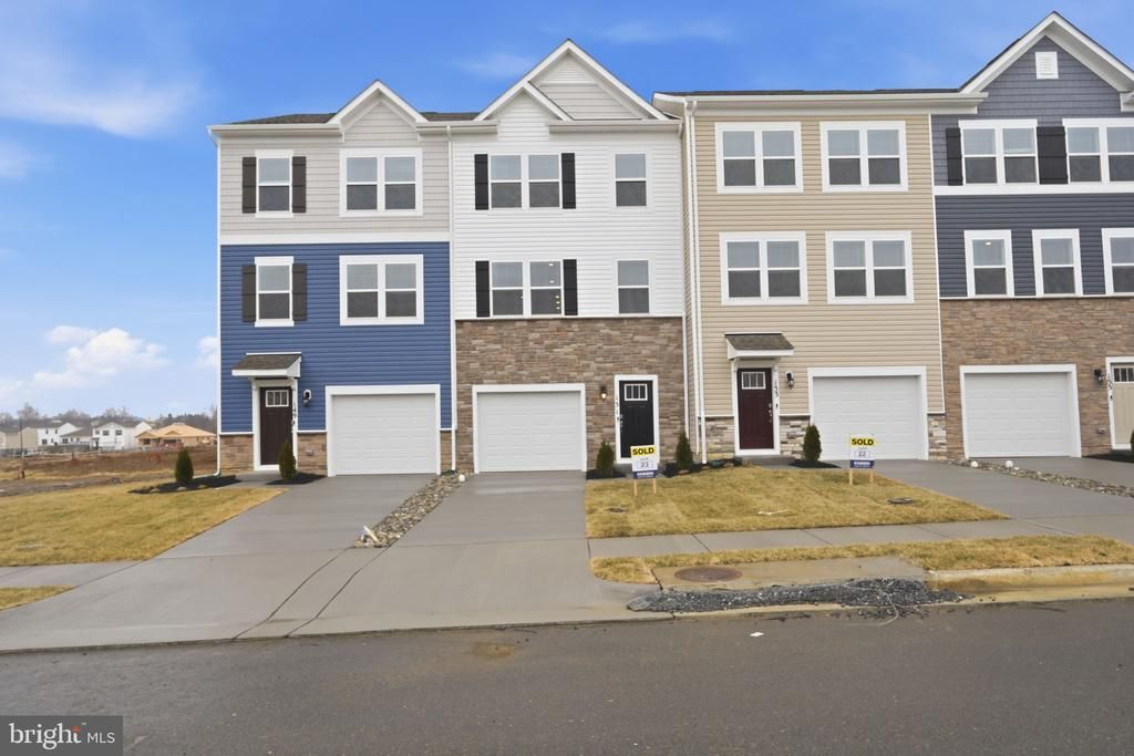 151 Willett Hollow Street, Stephens City, VA 22655 Main Photo