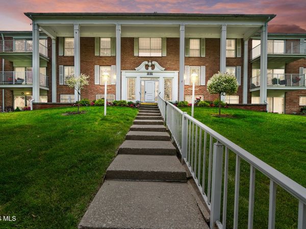 5679 Monroe Street, Sylvania, OH 43560