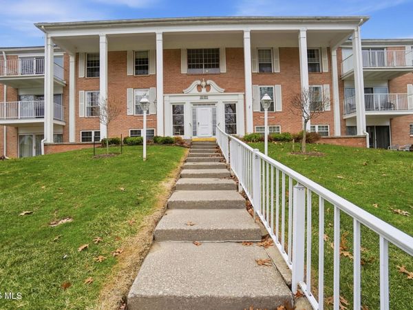 5679 Monroe Street, Sylvania, OH 43560