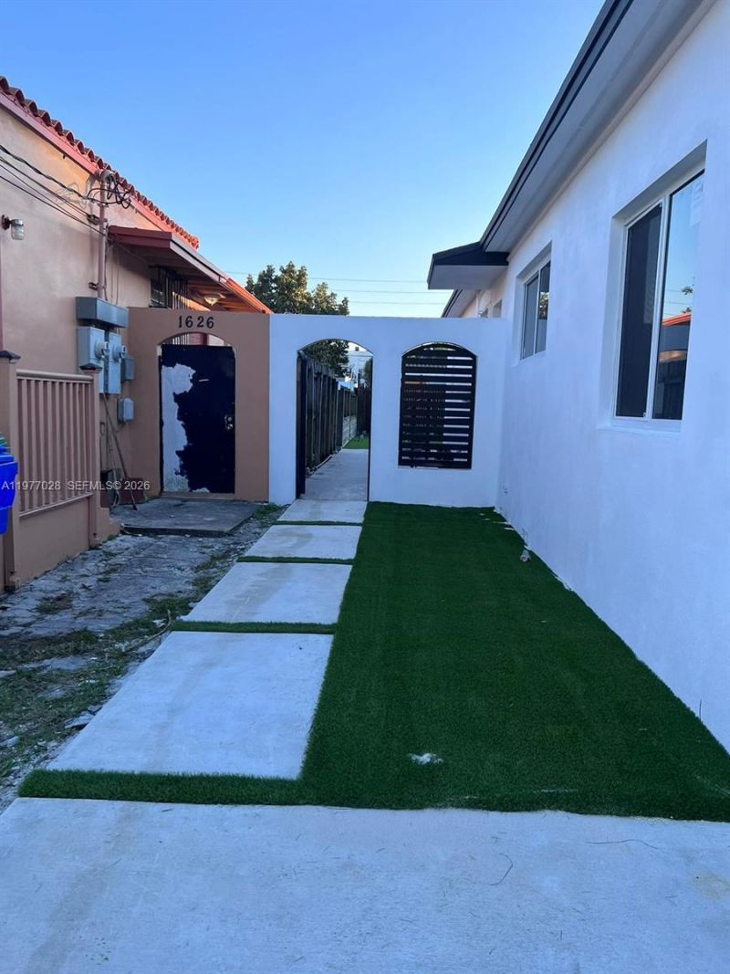 1630 SW 20th St , Unit 1, Miami, FL 33145 Photo