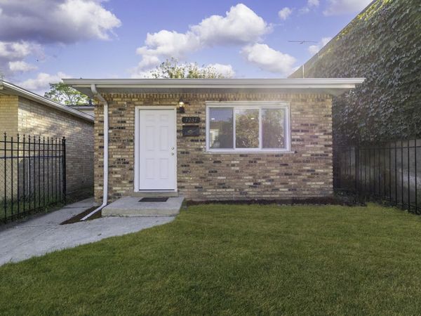 7237 S St Lawrence Avenue , Chicago, IL 60619