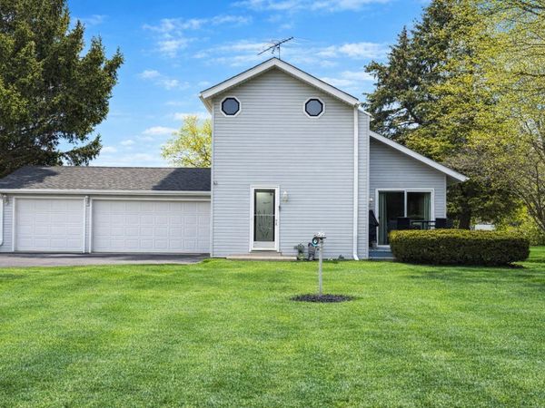 422 PEMBROKE Road, Poplar Grove, IL 61065