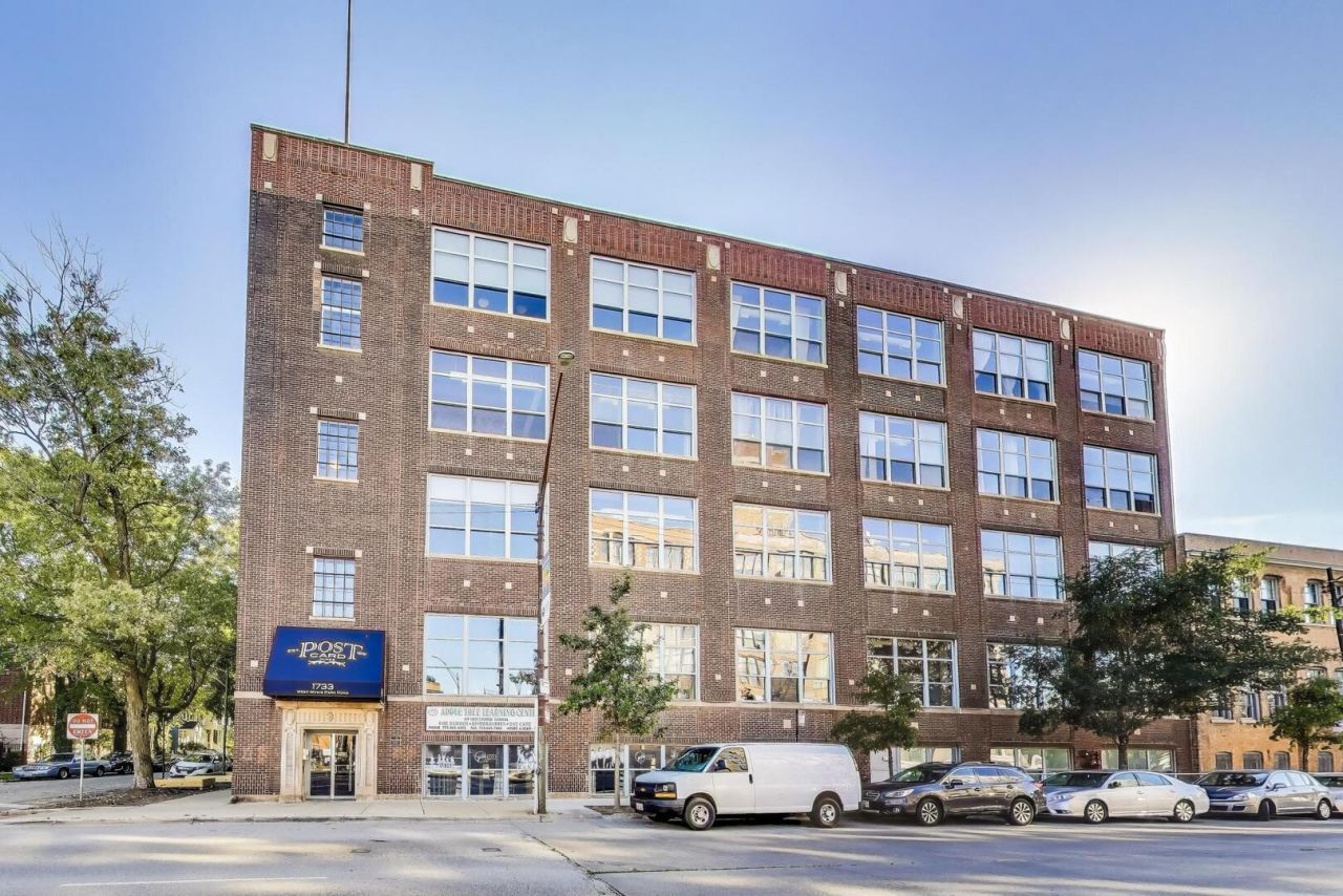 1733 W Irving Park Road, Unit 215, Chicago, IL 60613 Main Photo