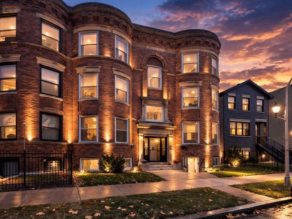 4522 S Calumet Avenue , Chicago, IL 60653