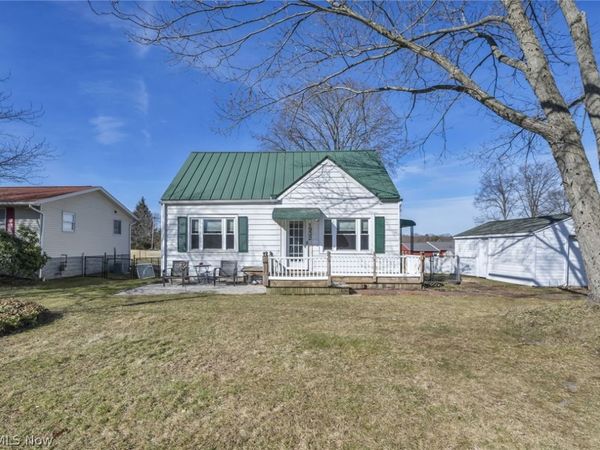 1932 Issaquah Street , Cuyahoga Falls, OH 44221