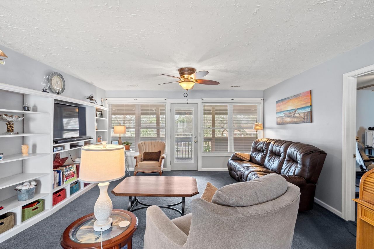 310 14th Ave. S Photo 6