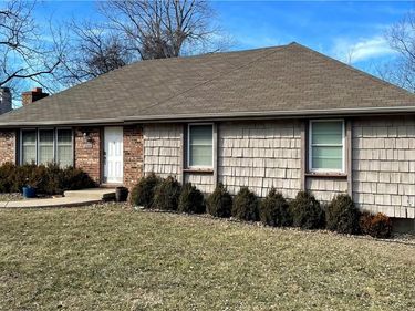 1310 N Forest Lane, Liberty, MO 64068