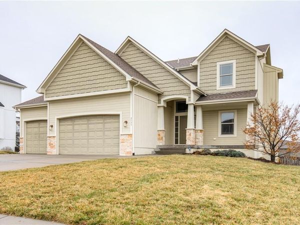 9735 N Elm Street, Kansas City, MO 64157