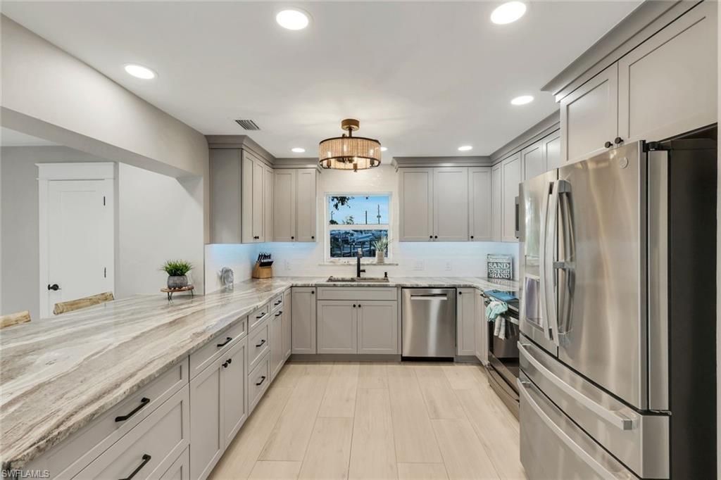 11861 Isle Of Palms Dr, Fort Myers Beach, FL 33931 Photo