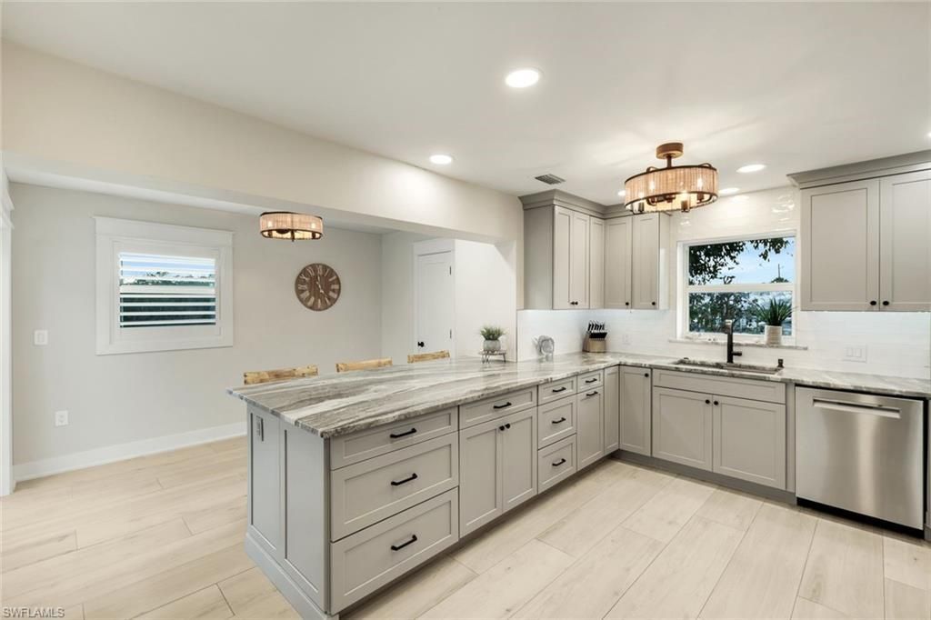 11861 Isle Of Palms Dr, Fort Myers Beach, FL 33931 Photo